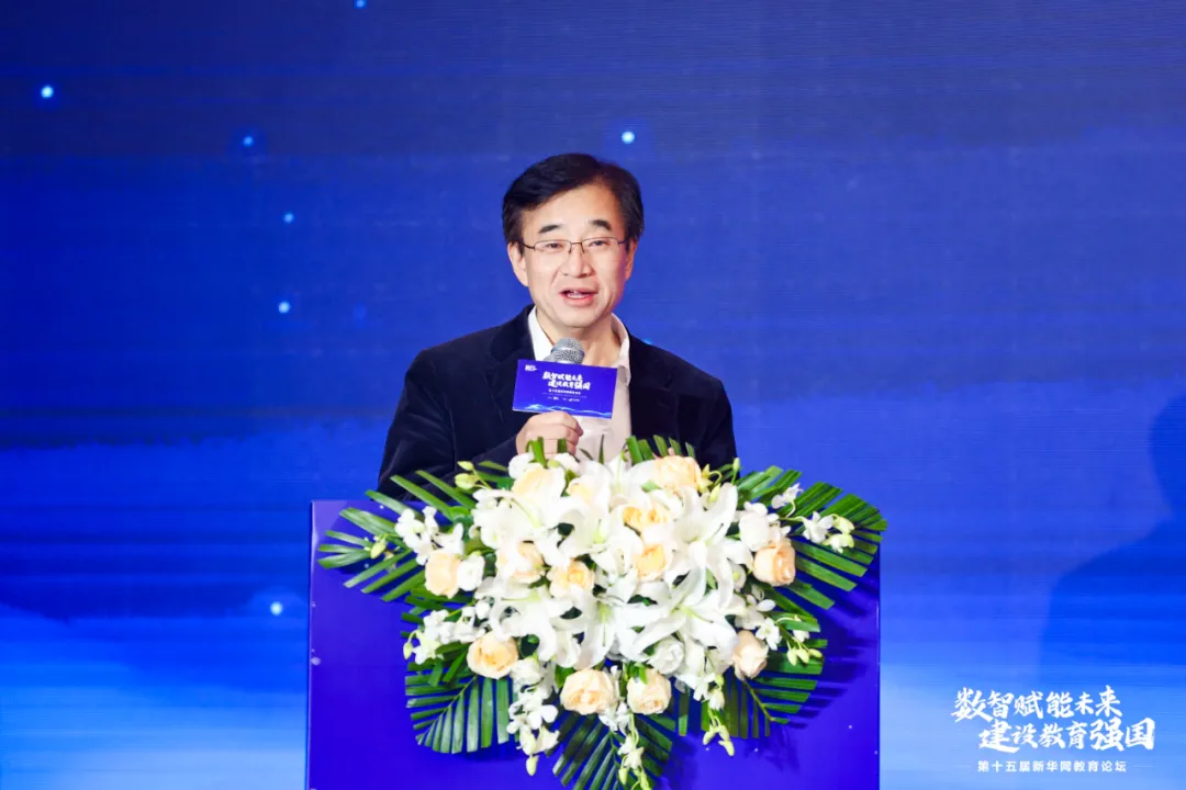 榮耀時刻｜熱烈祝賀首冠教育集團榮獲2024新華網(wǎng)教育論壇“職業(yè)教育企業(yè)及榜樣集團優(yōu)秀案例”兩項大獎！